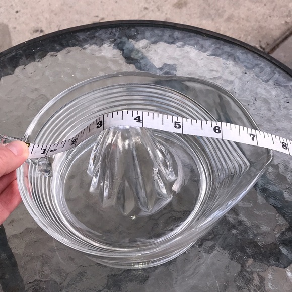 Real Crystal Large 8 inch Vintage Ribbed Crystal Glass Citrus Juicer with Handle - Picture 5 of 9